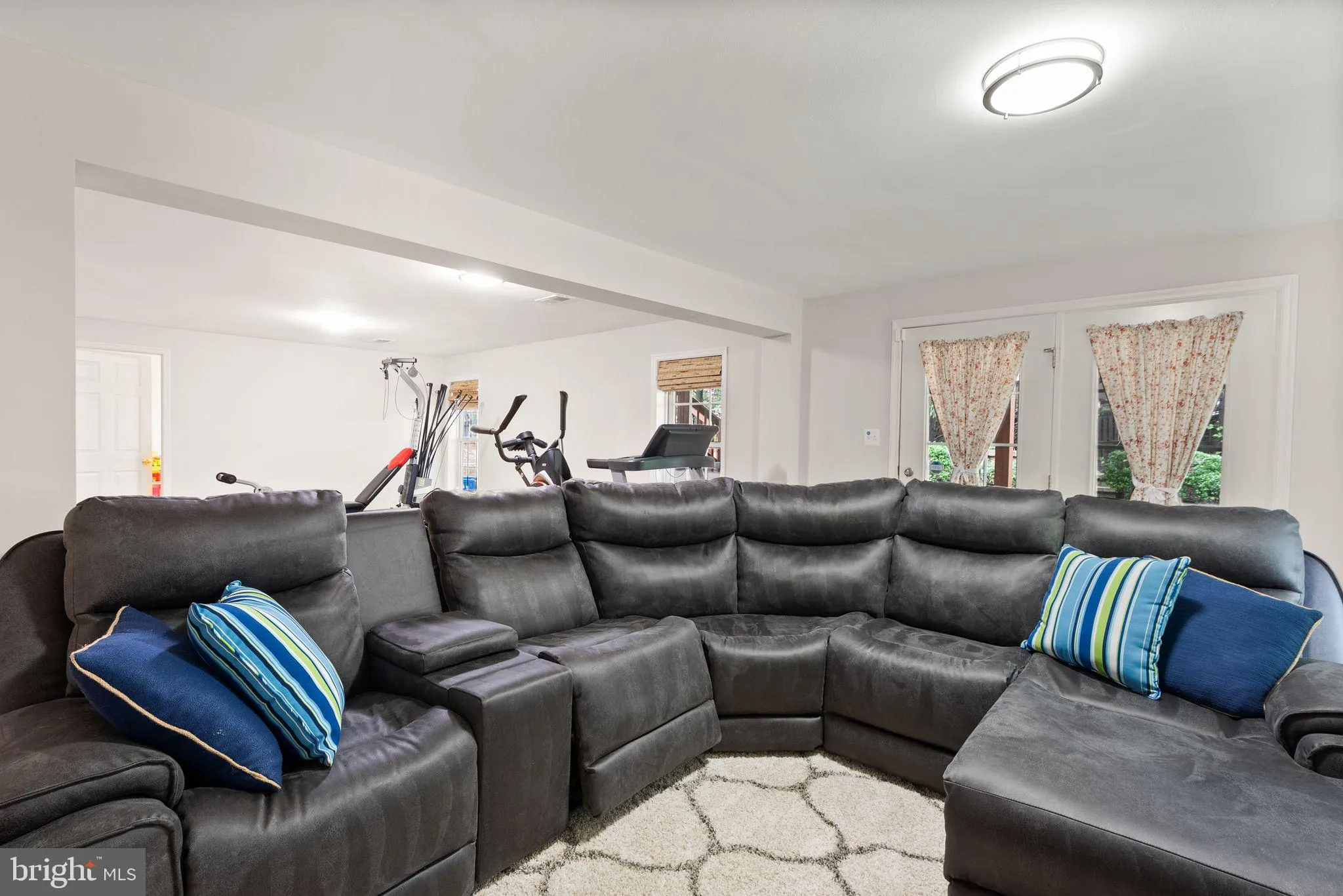 Centreville, Virginia 20120, United States, 6 Bedrooms Bedrooms, ,5 BathroomsBathrooms,Residential,Active,133264