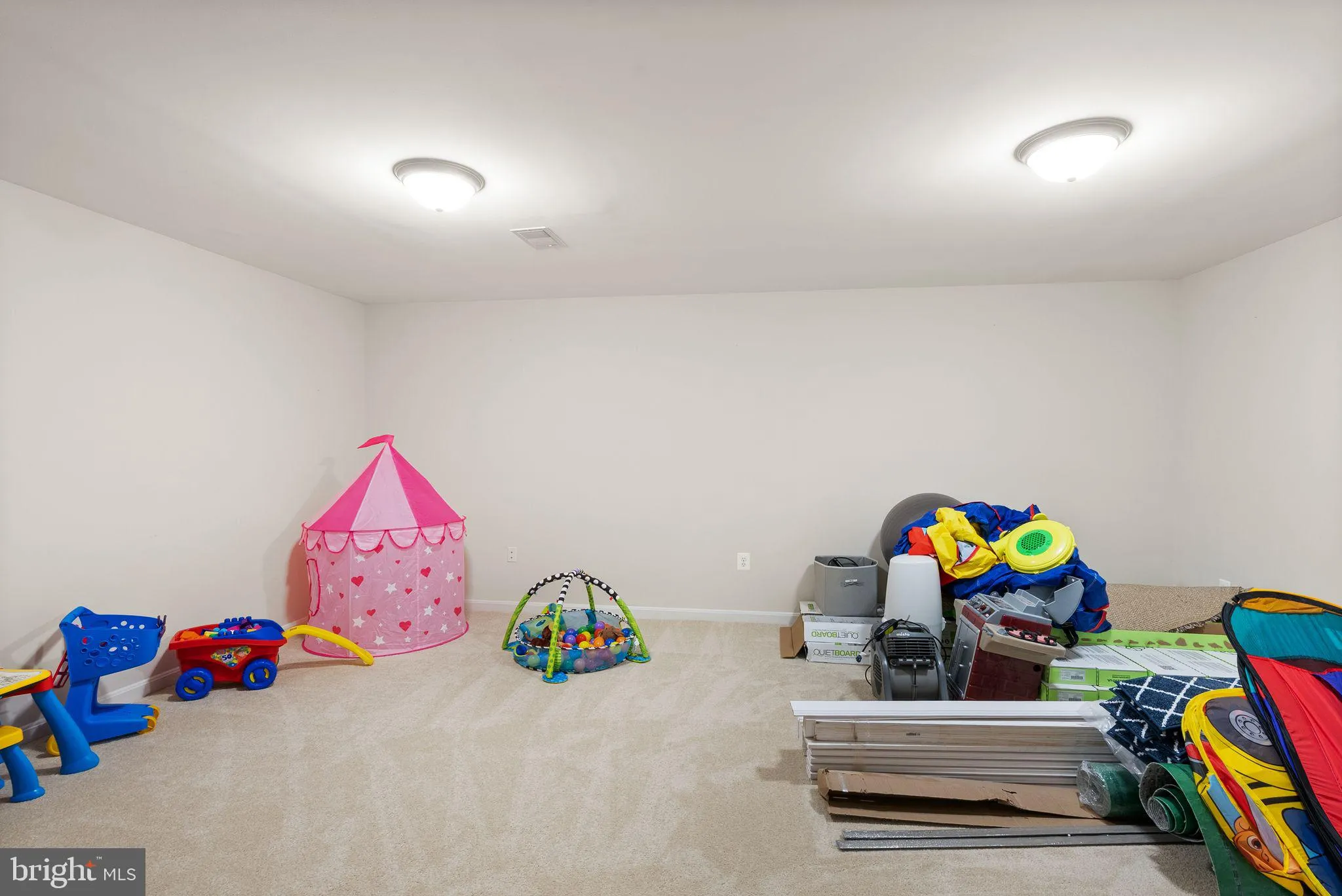 Centreville, Virginia 20120, United States, 6 Bedrooms Bedrooms, ,5 BathroomsBathrooms,Residential,Active,133264