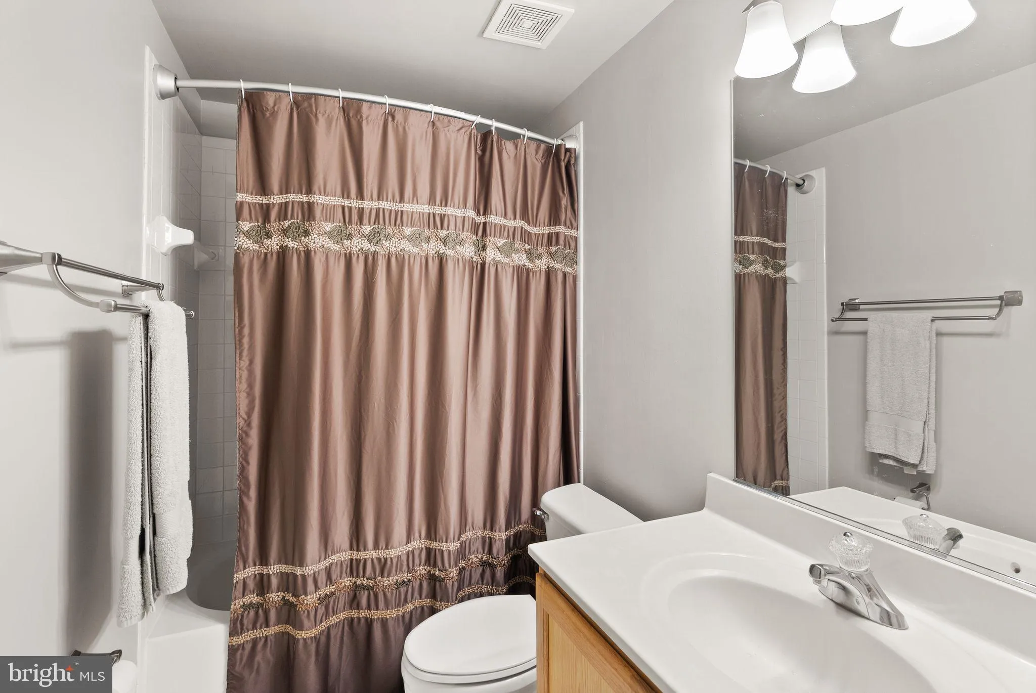 Centreville, Virginia 20120, United States, 6 Bedrooms Bedrooms, ,5 BathroomsBathrooms,Residential,Active,133264