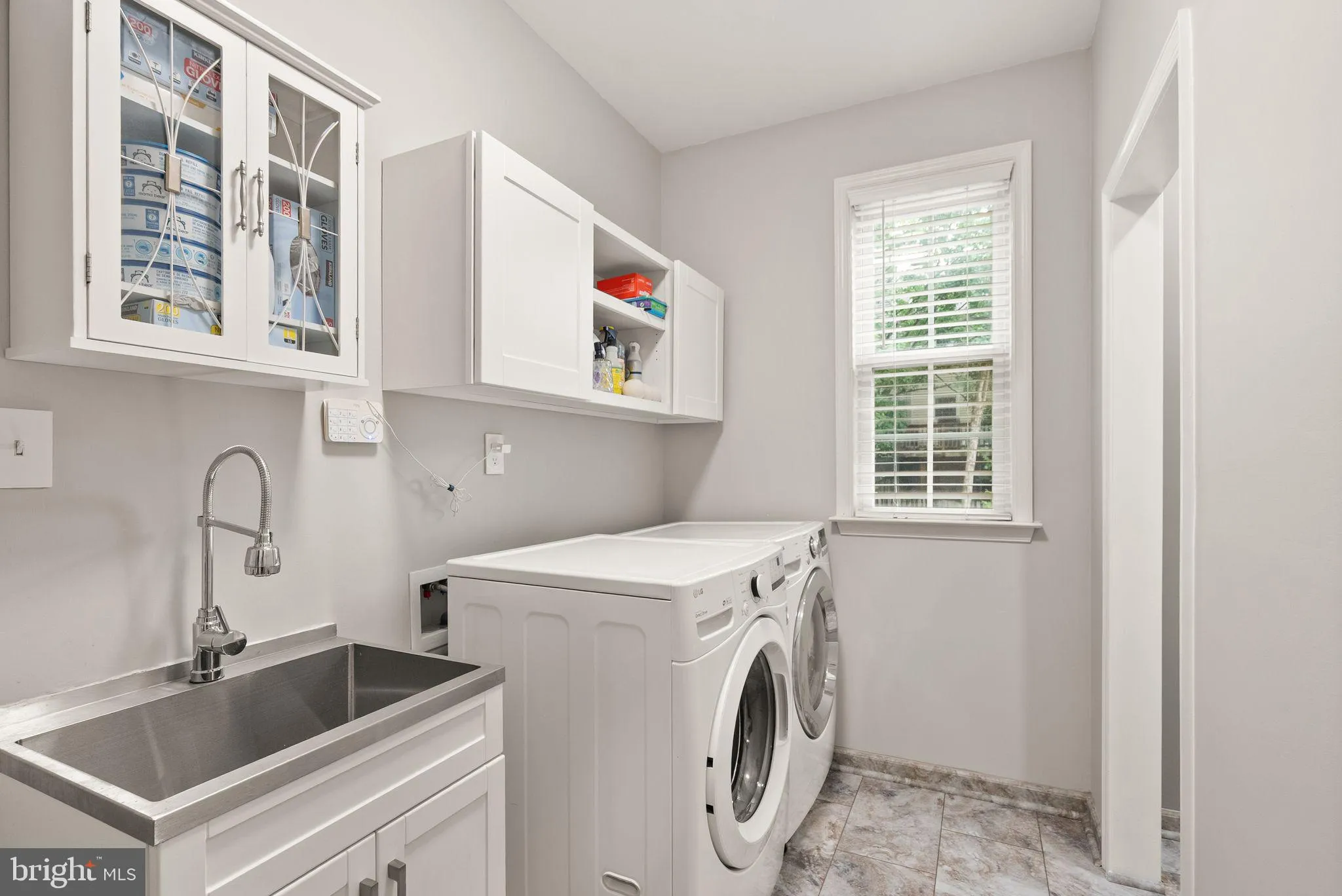 Centreville, Virginia 20120, United States, 6 Bedrooms Bedrooms, ,5 BathroomsBathrooms,Residential,Active,133264