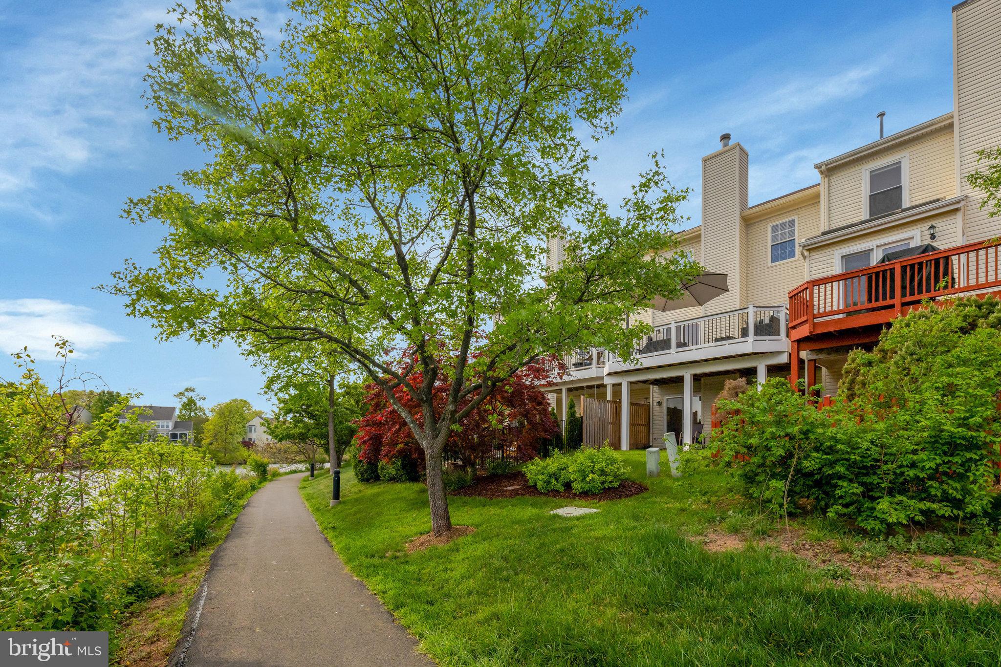 ASHBURN VILLAGE - Residential