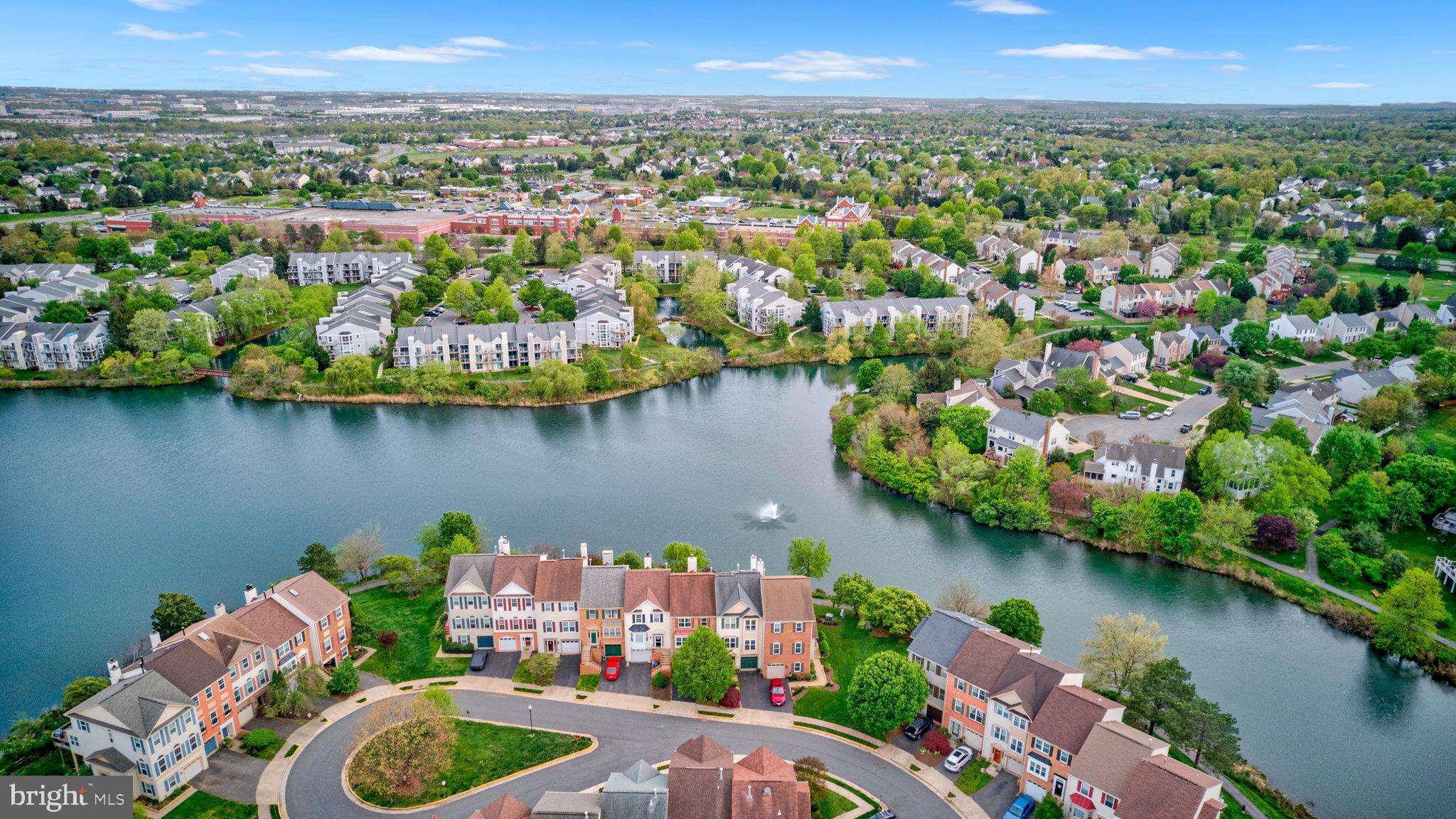 ASHBURN VILLAGE - Residential