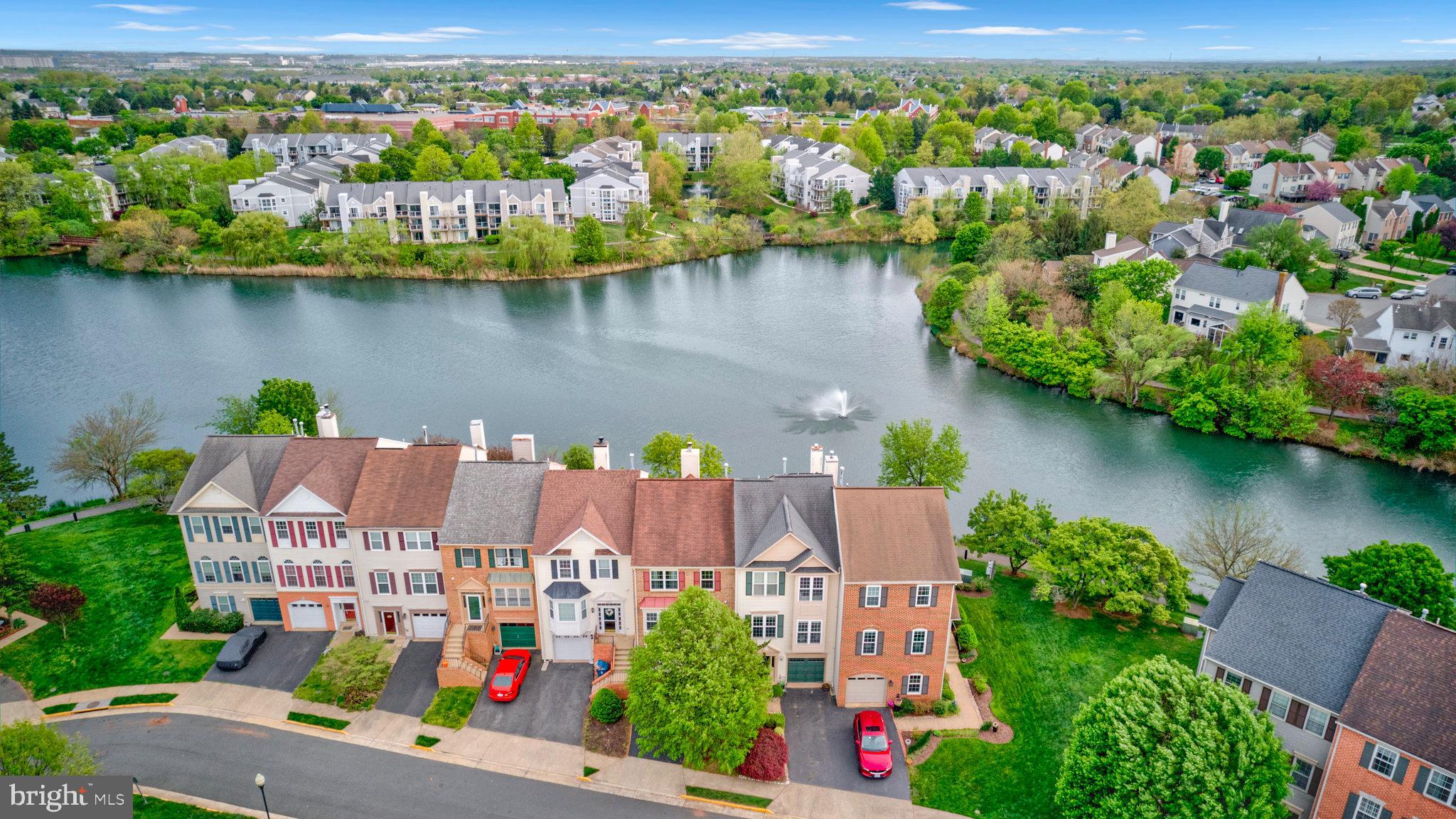 ASHBURN VILLAGE - Residential