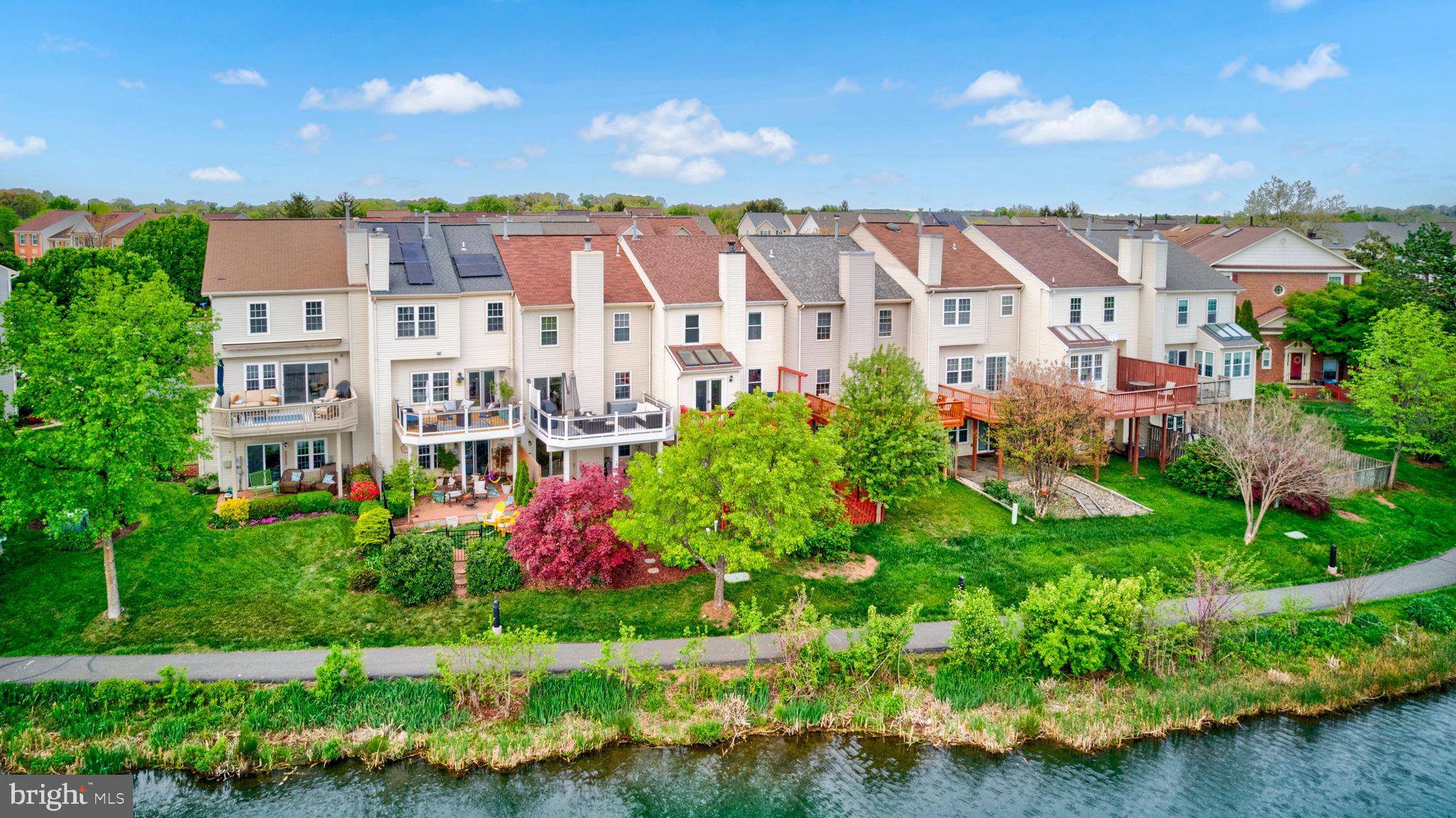 ASHBURN VILLAGE - Residential