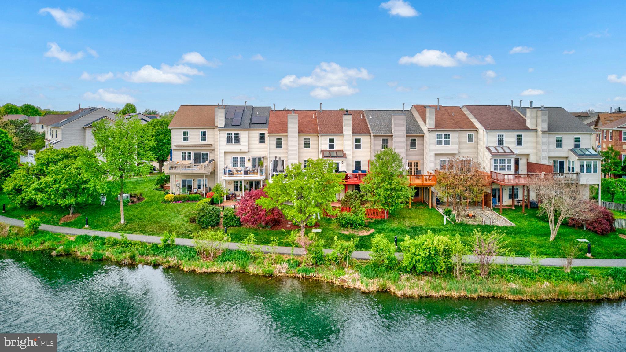 ASHBURN VILLAGE - Residential