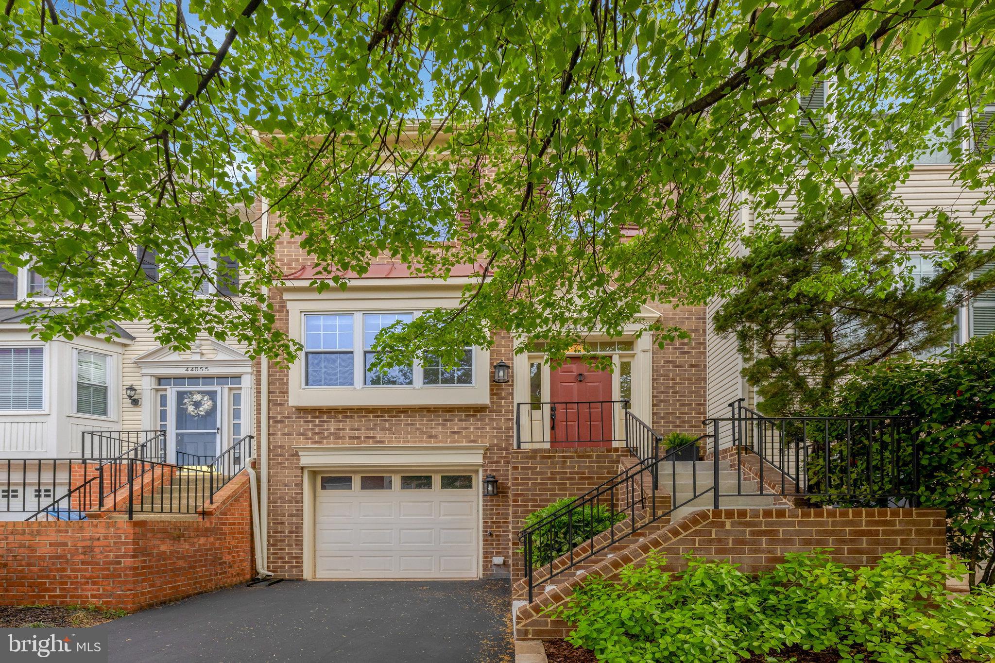 ASHBURN VILLAGE - Residential