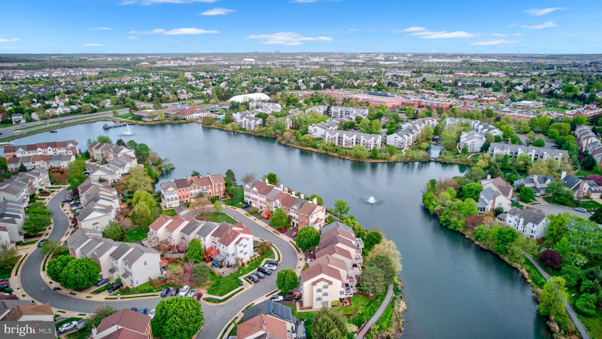 ASHBURN VILLAGE - Residential