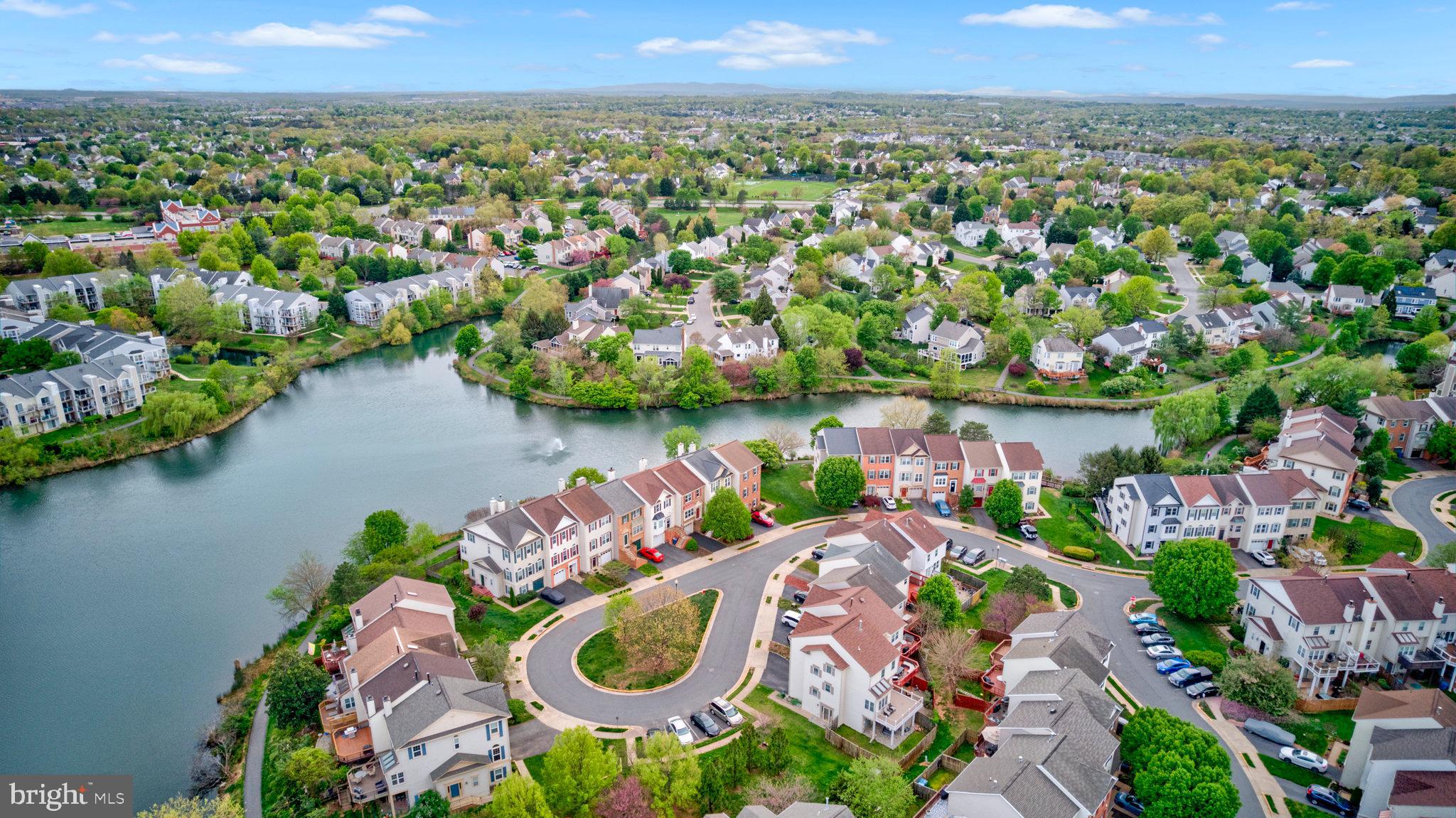 ASHBURN VILLAGE - Residential