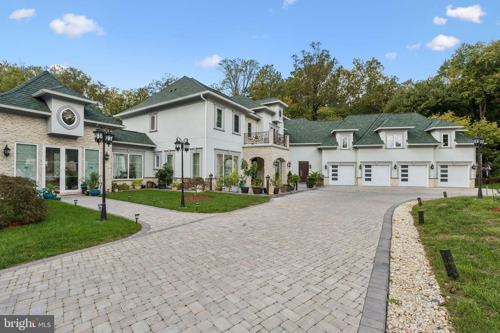 Photo of 855 Dolley Madison Boulevard, MCLEAN, VA 22101 (MLS # VAFX2274252)