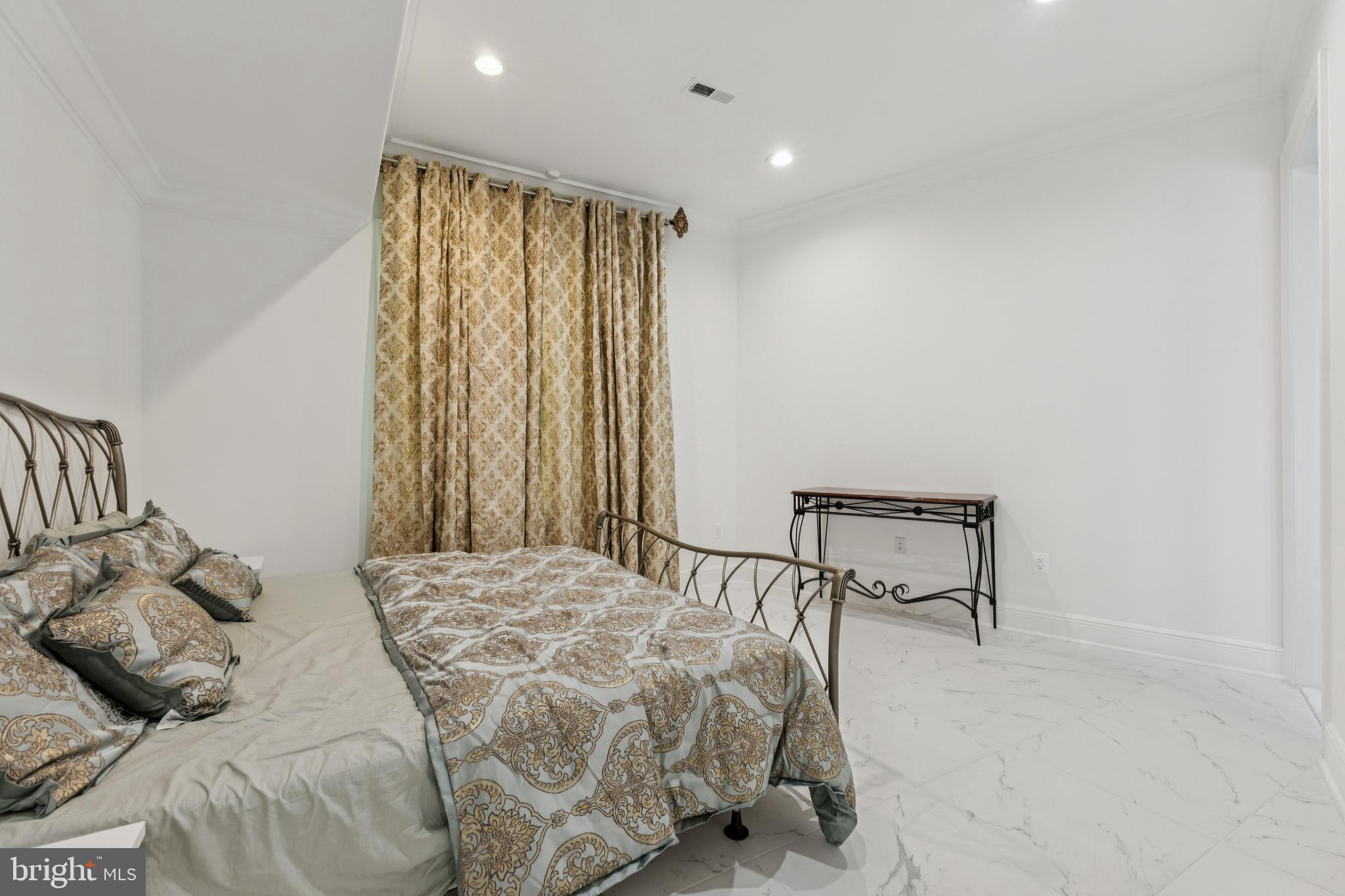 MCLEAN ESTATES - Residential Lease