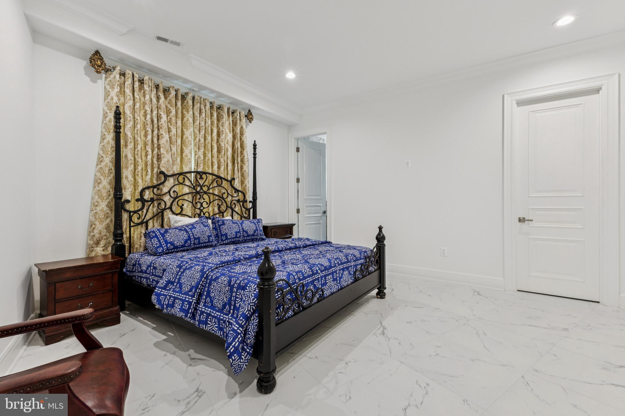 MCLEAN ESTATES - Residential Lease