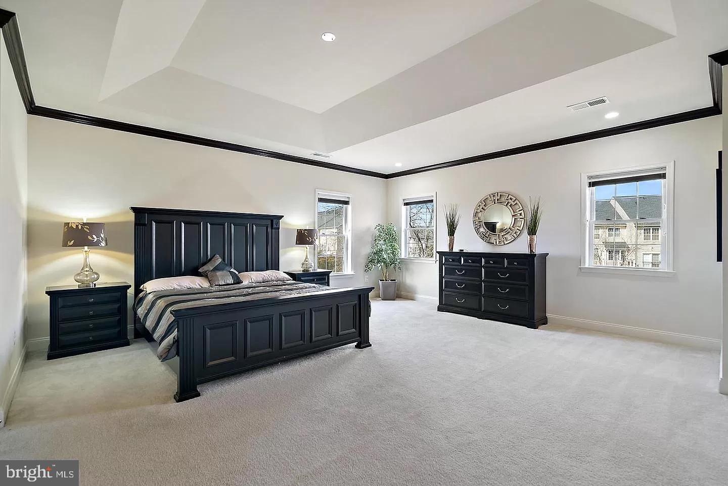 LOUDOUN VALLEY ESTATES 2 - Residential Lease