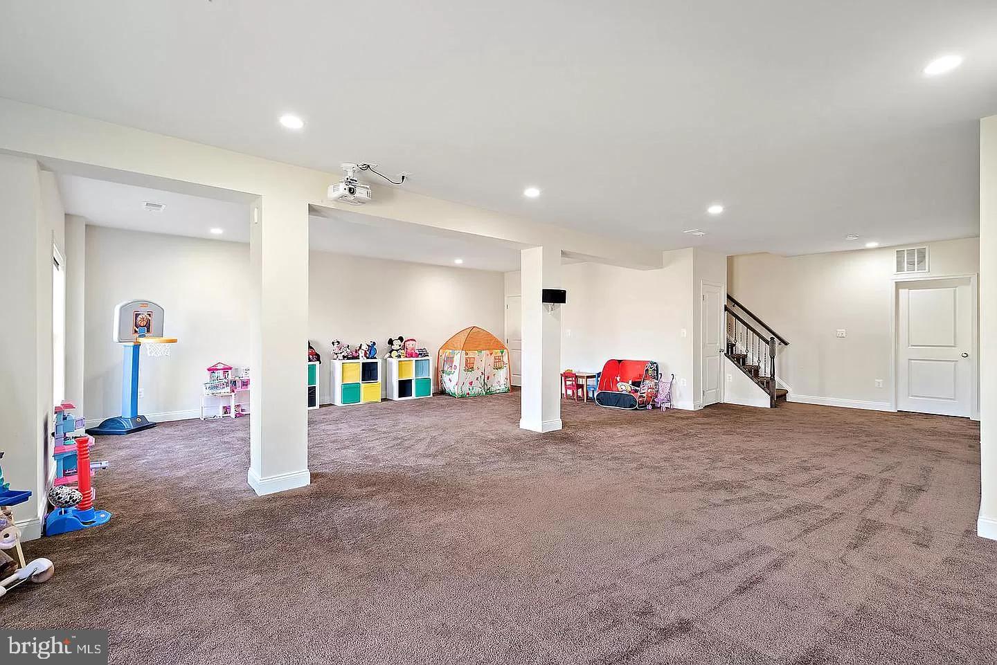 LOUDOUN VALLEY ESTATES 2 - Residential Lease