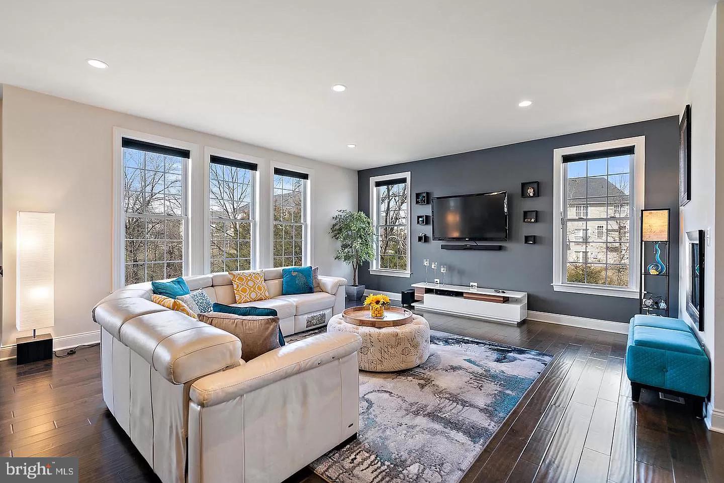 LOUDOUN VALLEY ESTATES 2 - Residential Lease