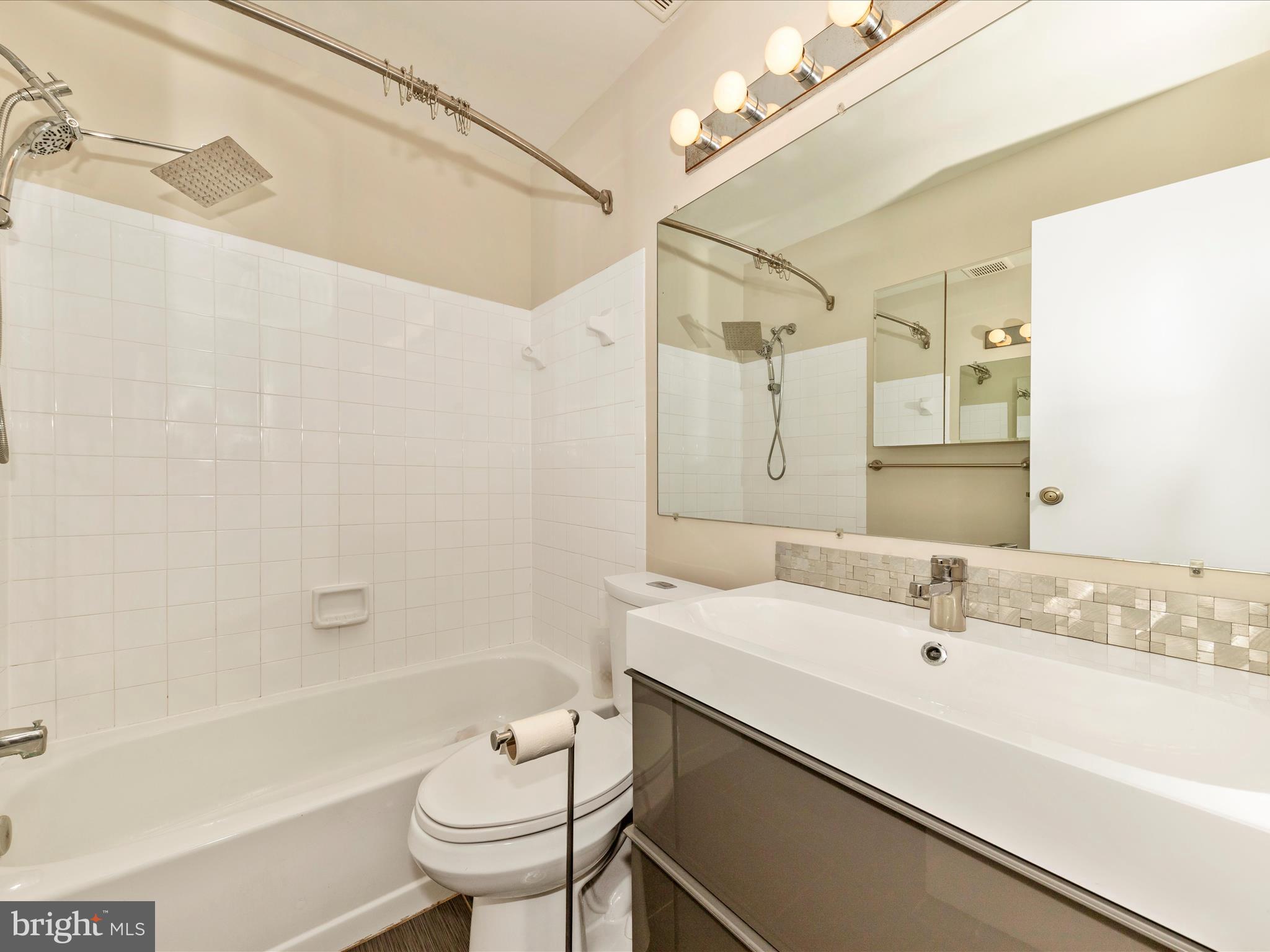 CHURCHILL TOWN SECTOR - Residential Lease