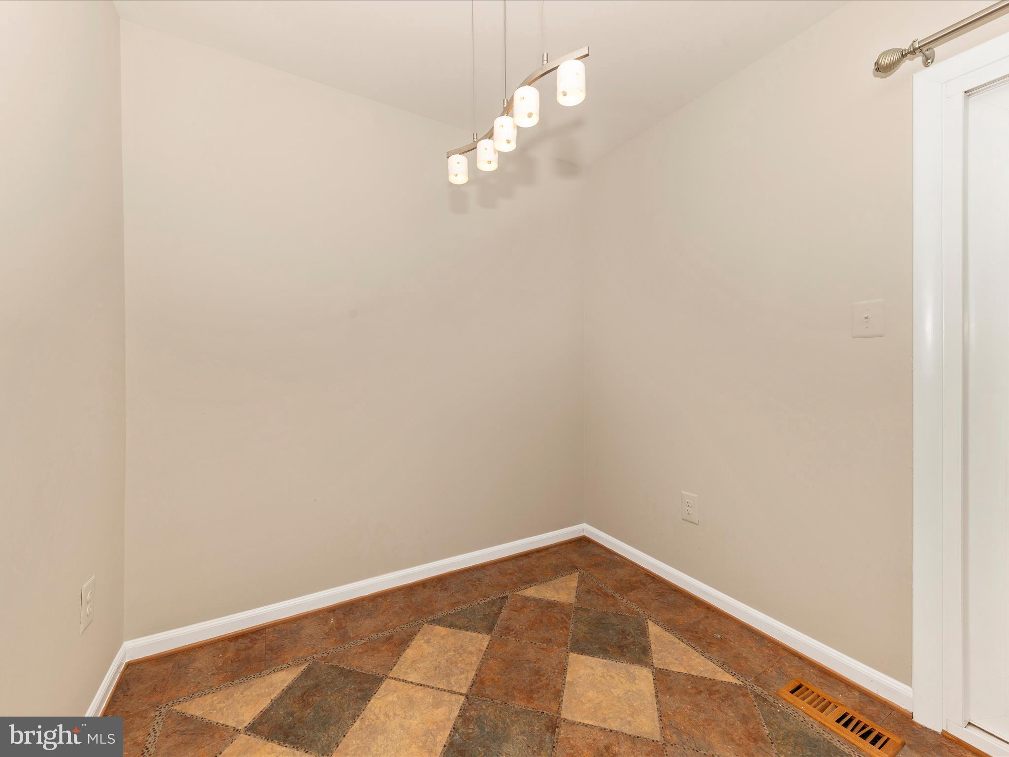 CHURCHILL TOWN SECTOR - Residential Lease