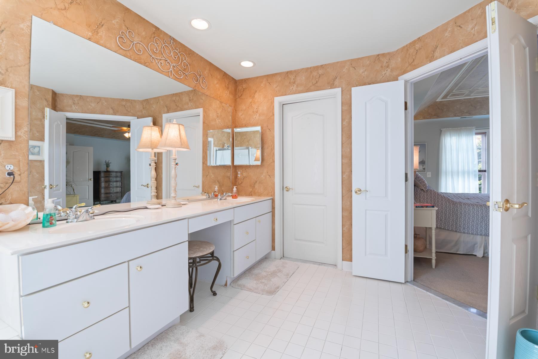 VINEYARD OAK - Residential