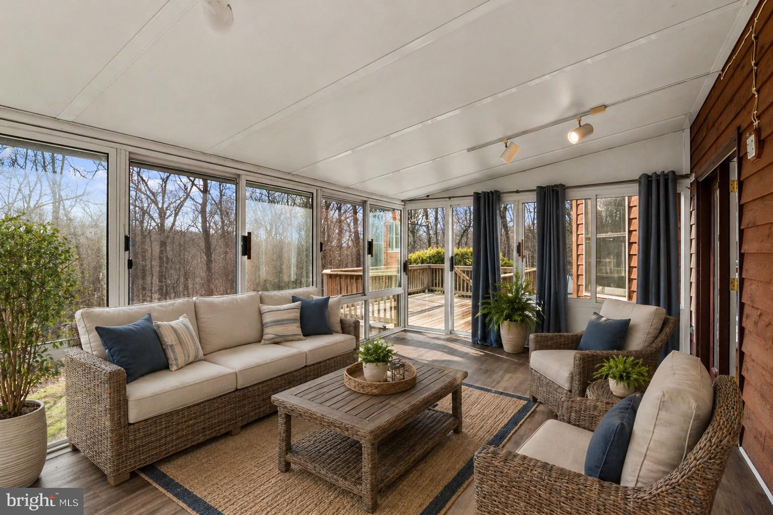 WOODLEAF - Residential