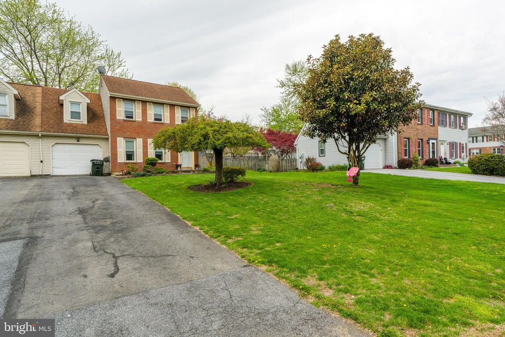 Photo of 6 Windwood Place, LITITZ, PA 17543 (MLS # PALA2085928)