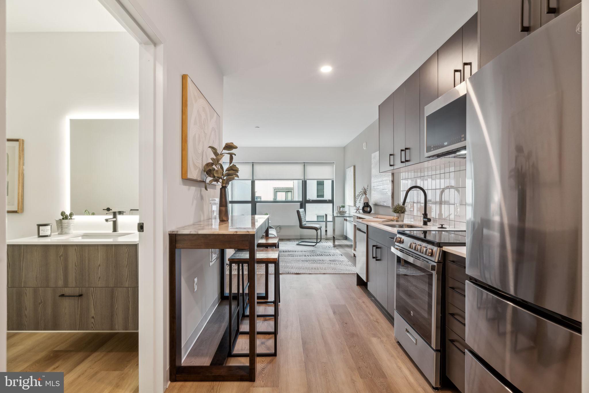 1108-20 N FRONT STREET STUDIO