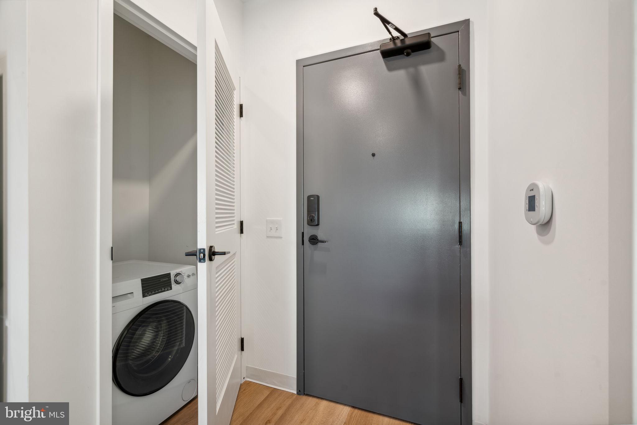 1108-20 N FRONT STREET STUDIO