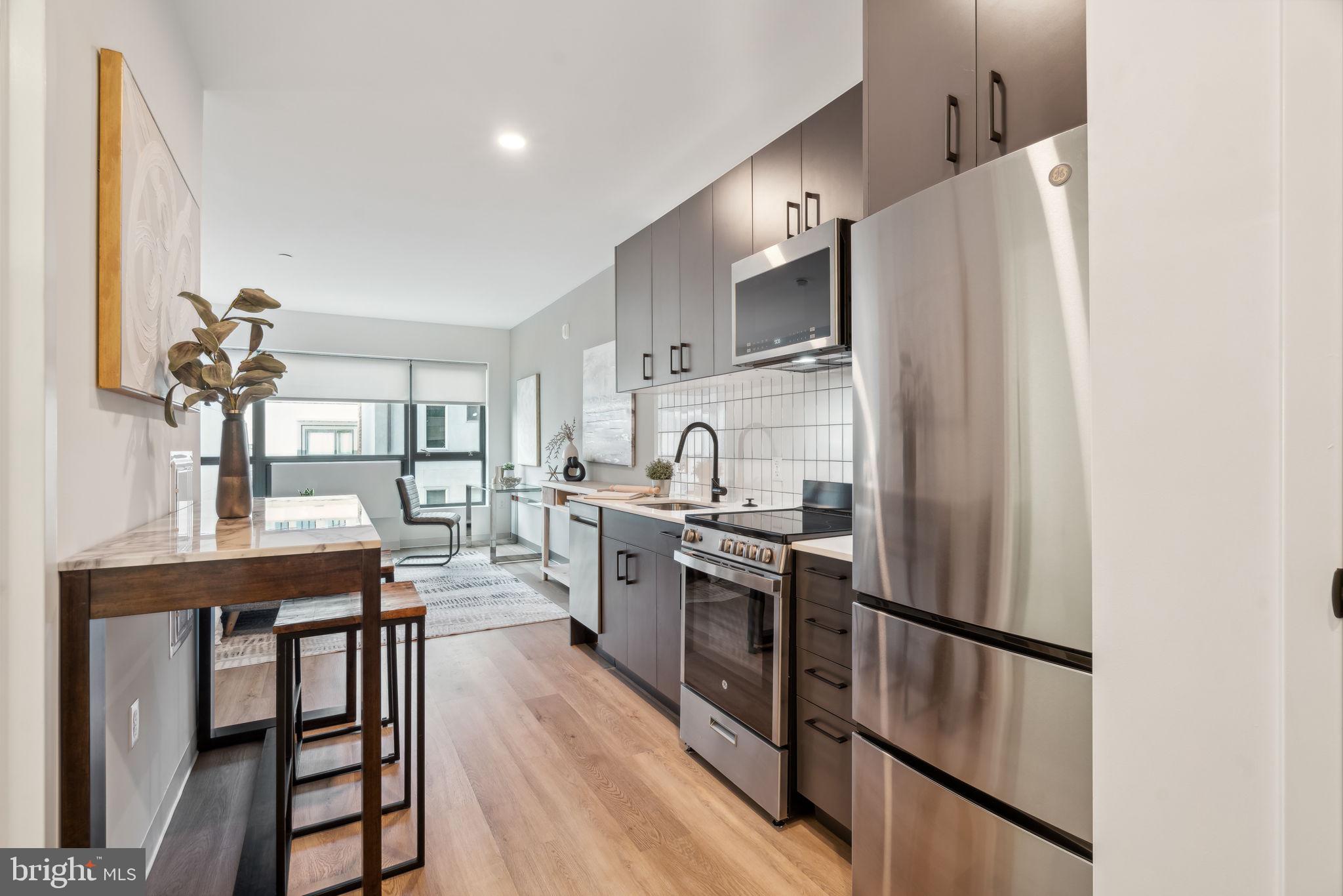 1108-20 N FRONT STREET STUDIO