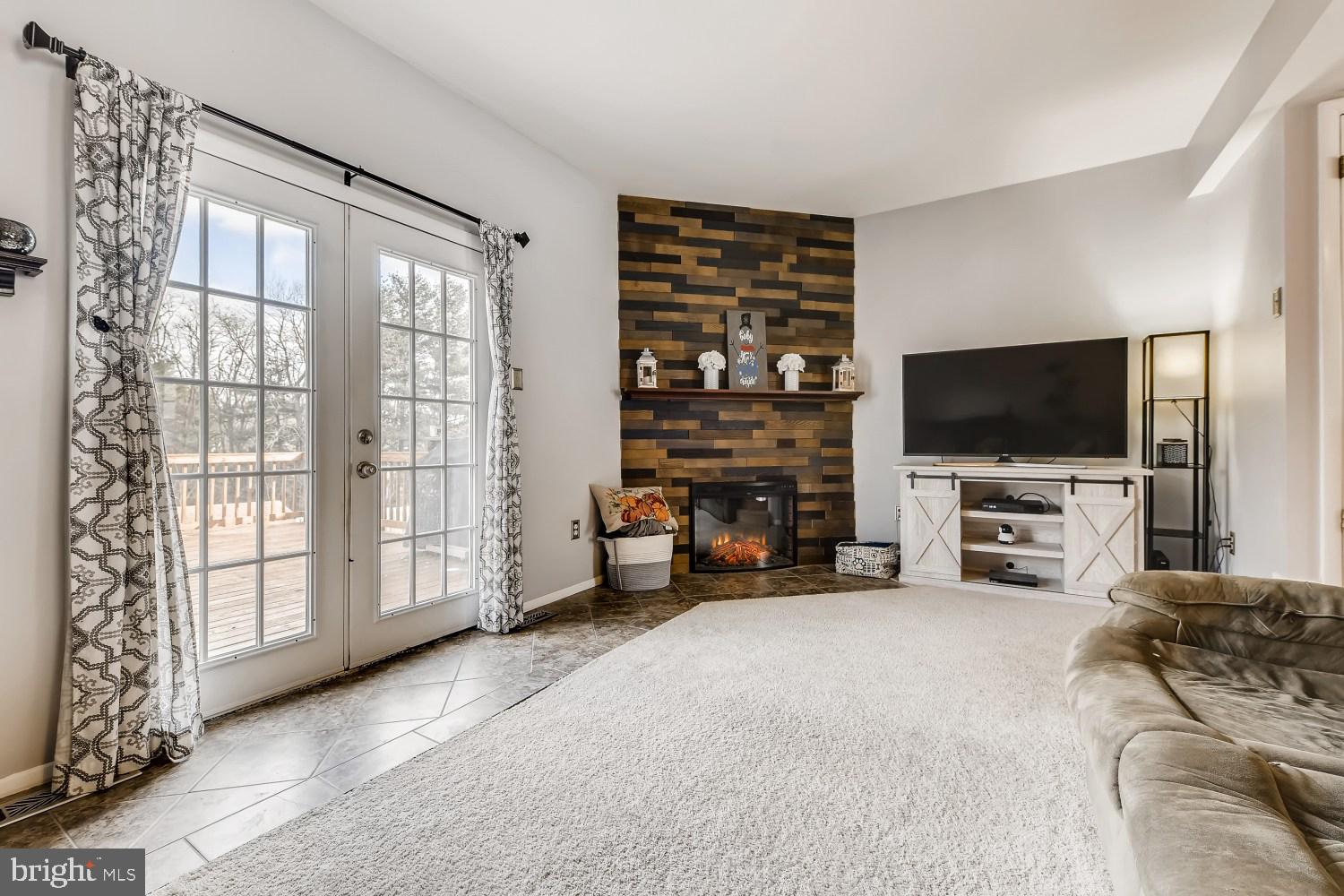 KIMBERLY VILLAGE - Residential