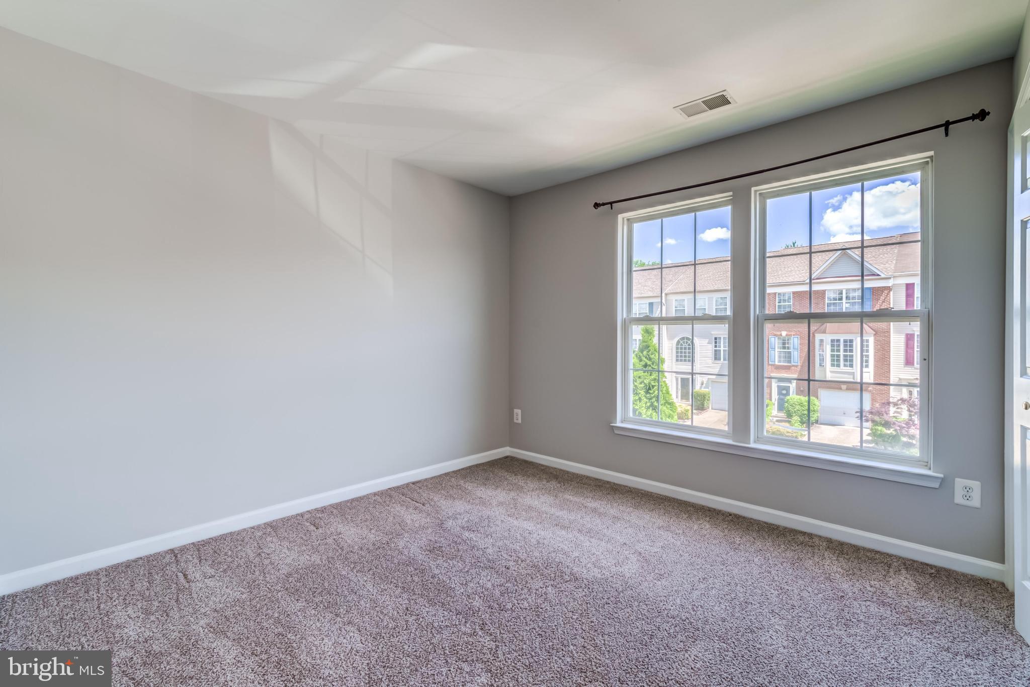 ASHBURN FARM - Residential Lease