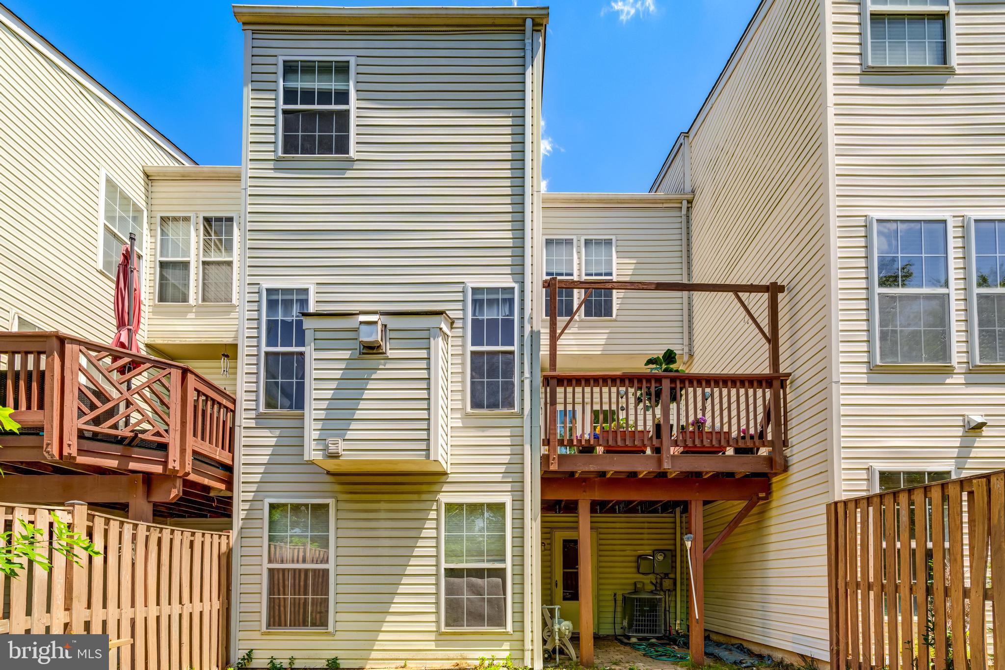 ASHBURN FARM - Residential Lease