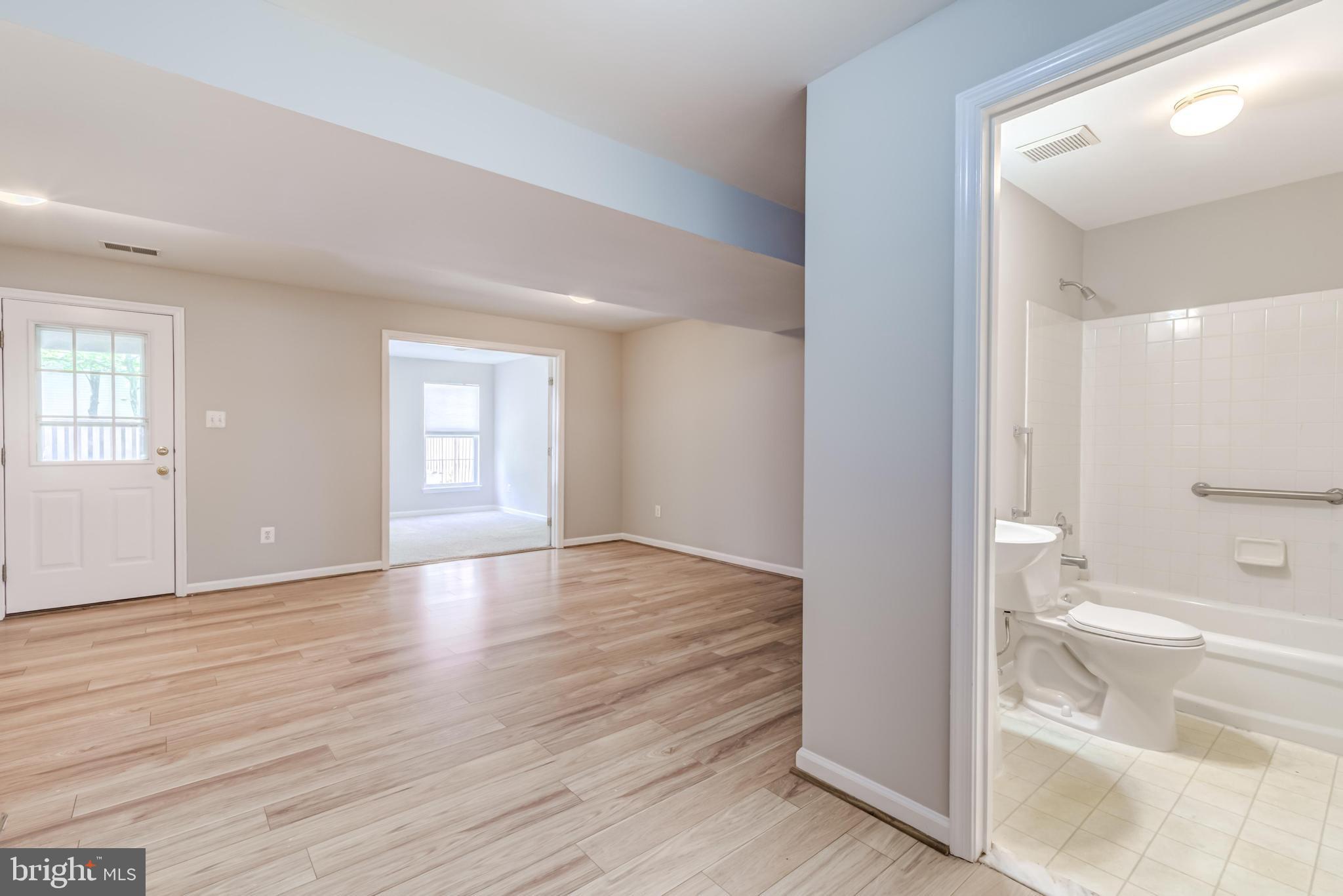 ASHBURN FARM - Residential Lease