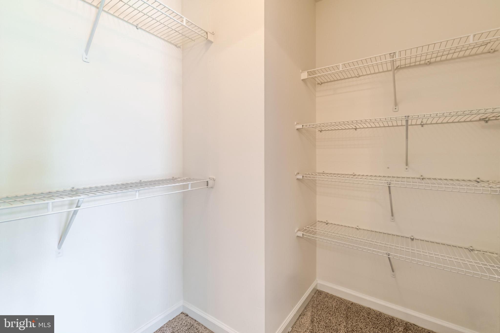 ASHBURN FARM - Residential Lease