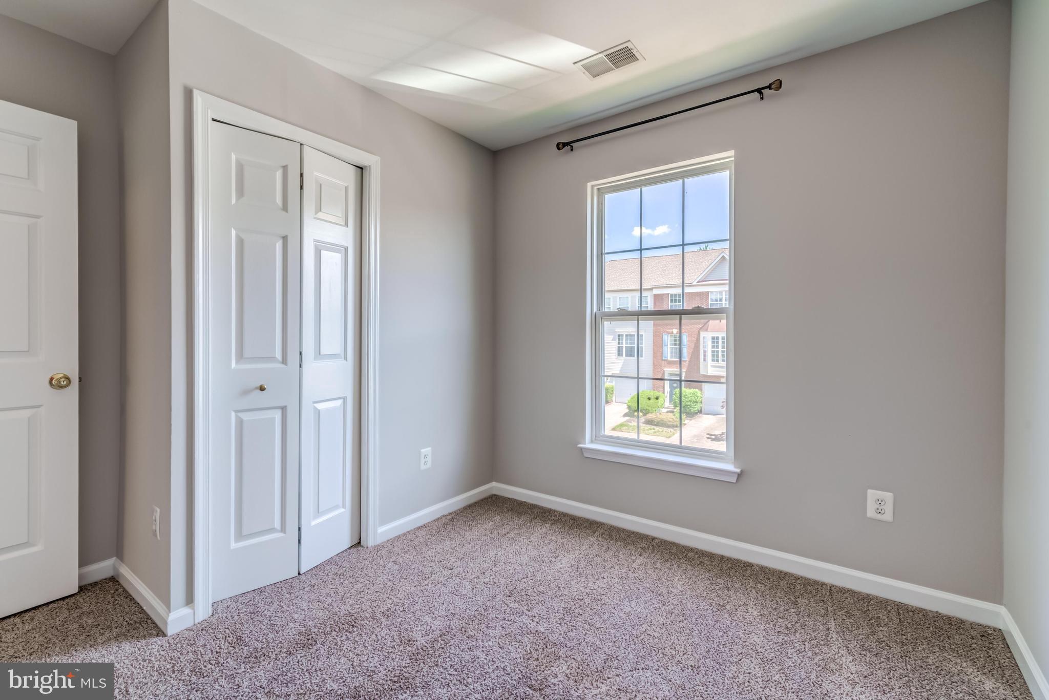 ASHBURN FARM - Residential Lease