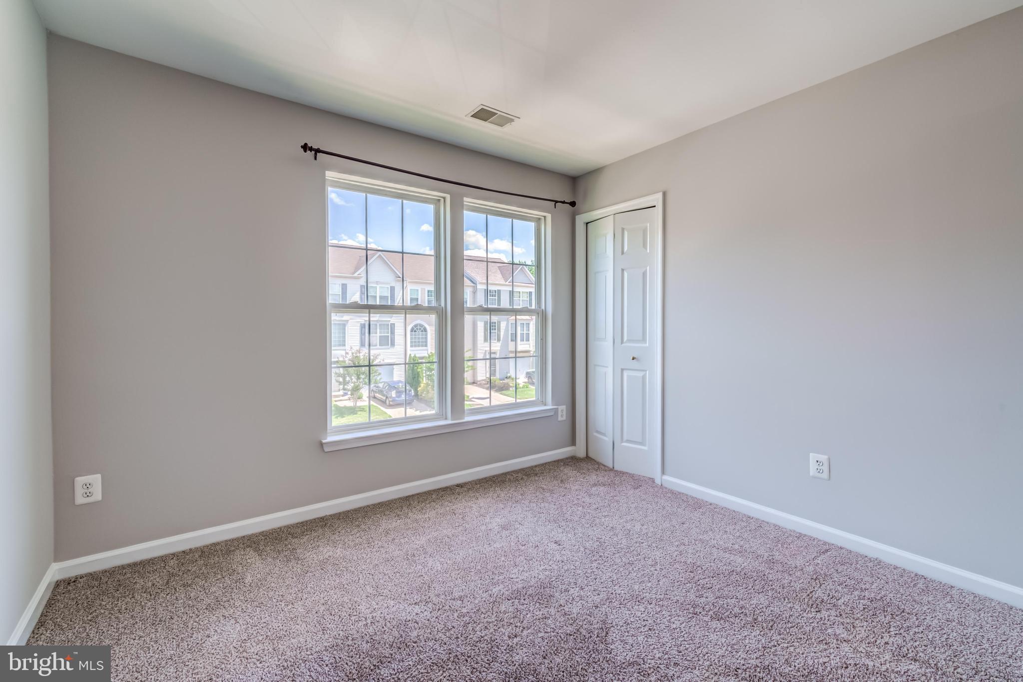 ASHBURN FARM - Residential Lease