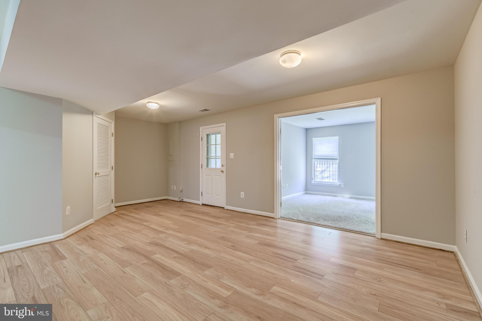 ASHBURN FARM - Residential Lease