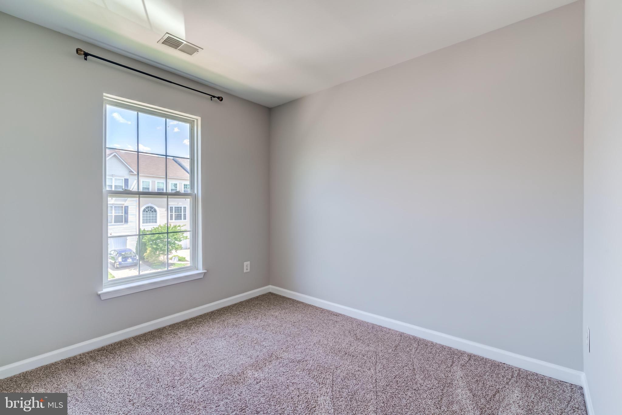 ASHBURN FARM - Residential Lease