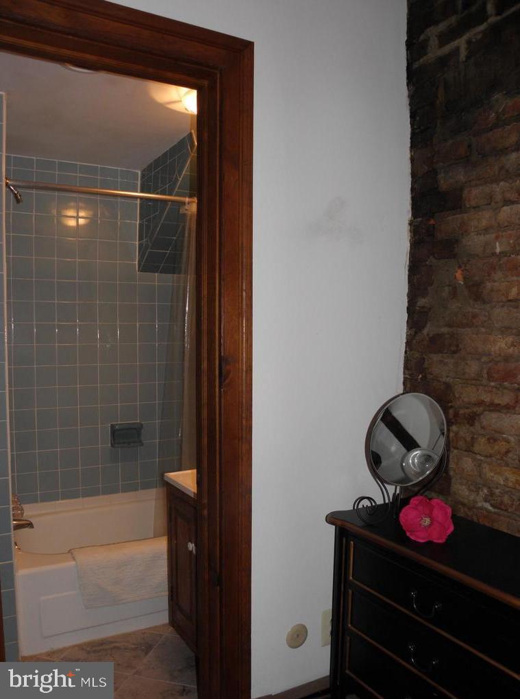 OLD TOWN ALEXANDRIA - Residential Lease