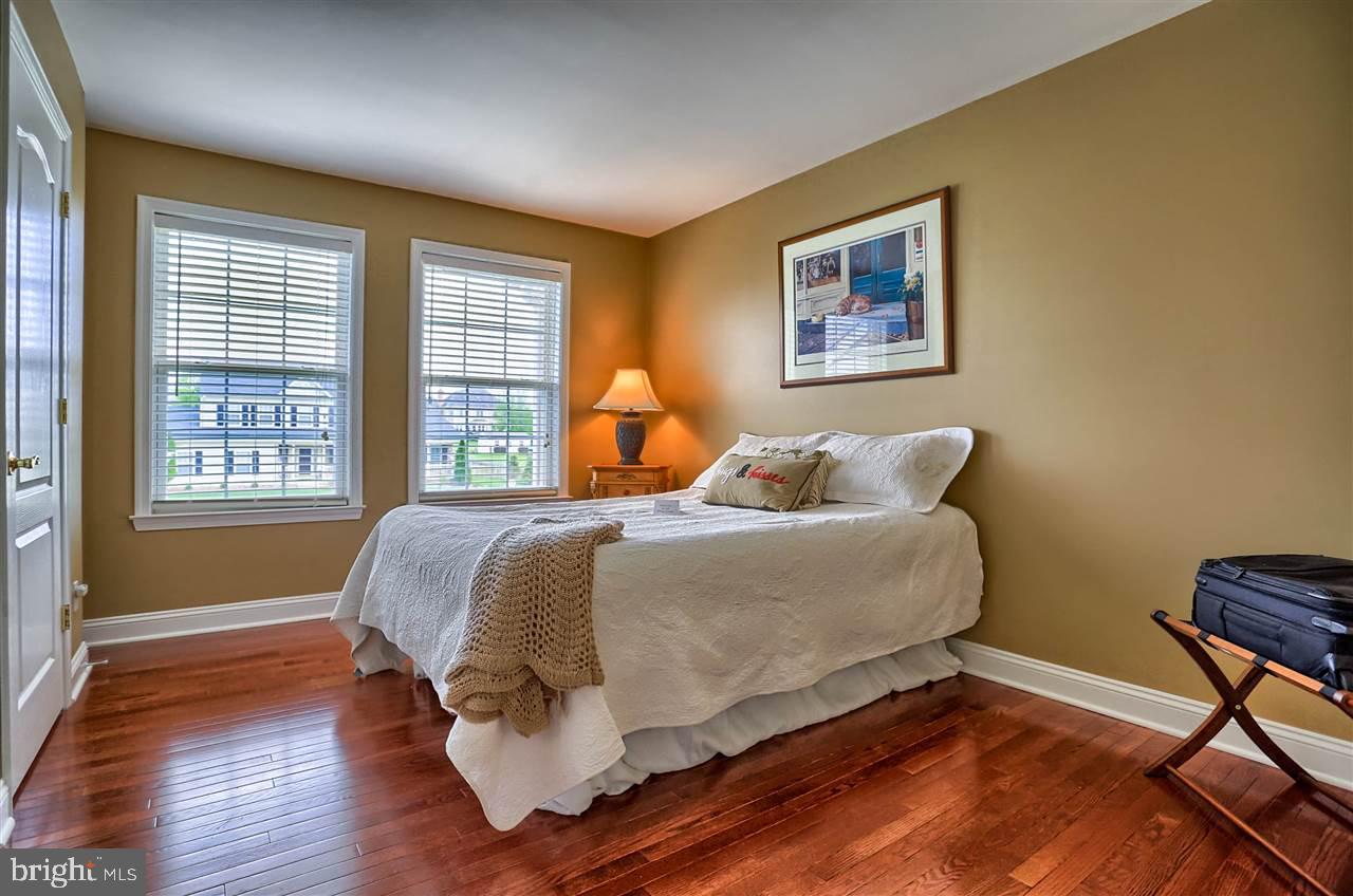 COLONIAL MEADOWS - Residential