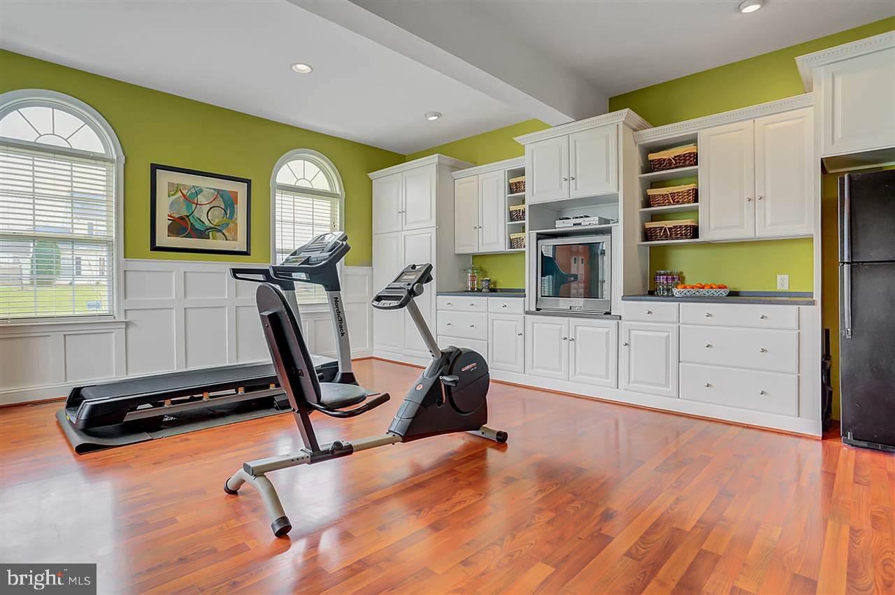 COLONIAL MEADOWS - Residential