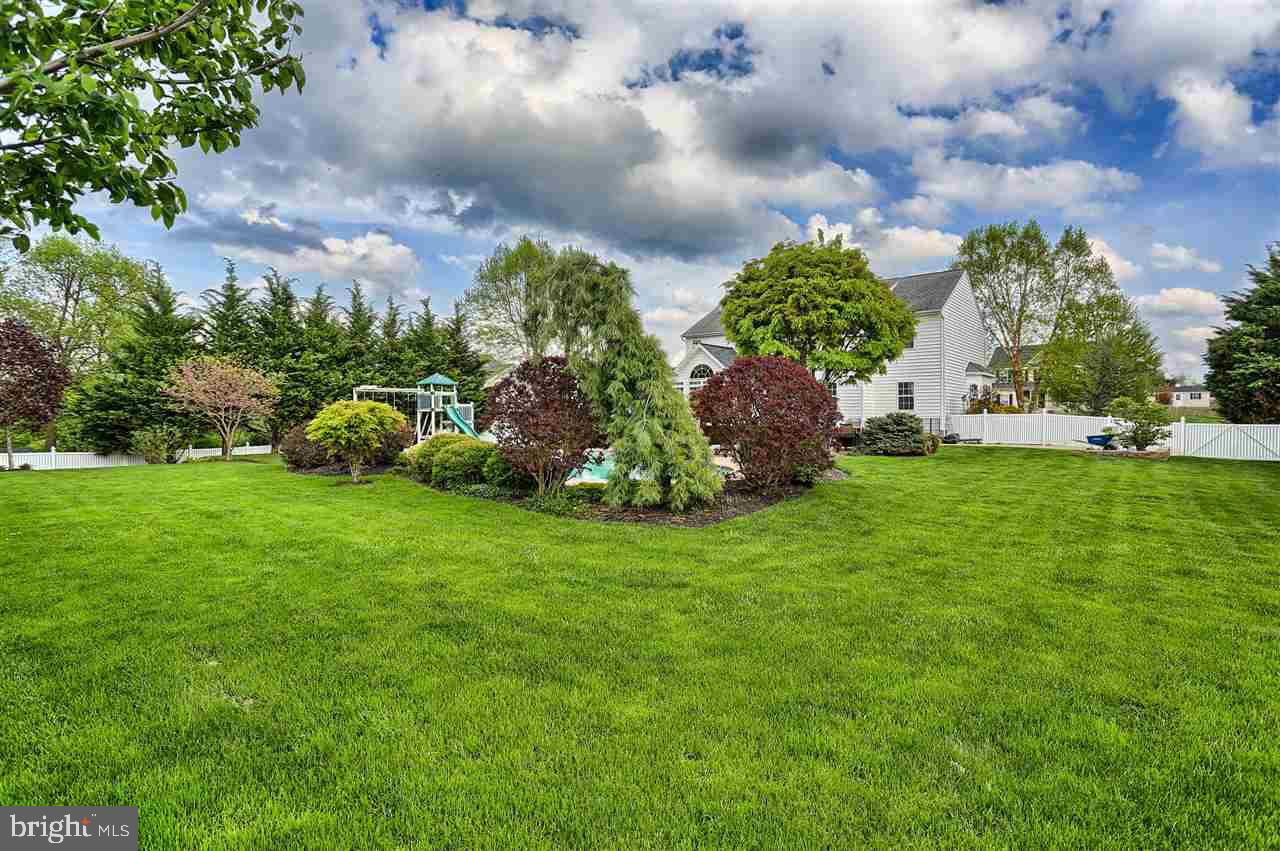 COLONIAL MEADOWS - Residential