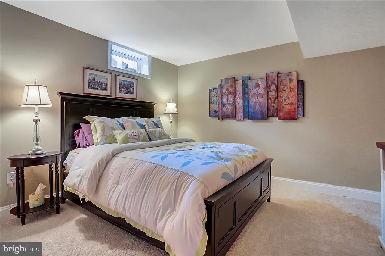 COLONIAL MEADOWS - Residential