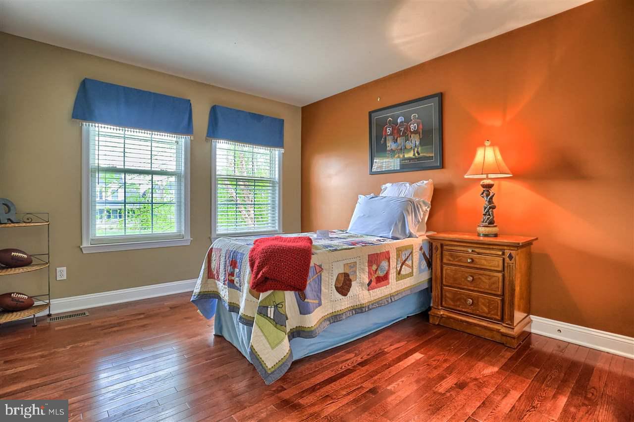 COLONIAL MEADOWS - Residential