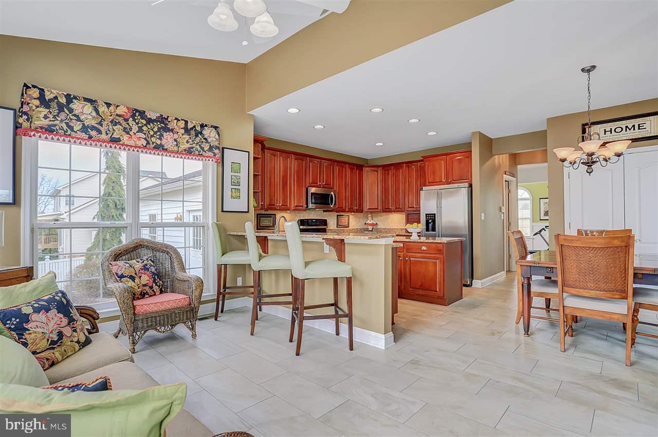 COLONIAL MEADOWS - Residential