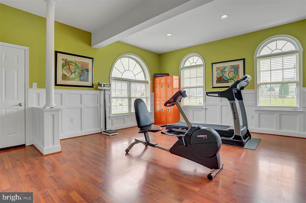 COLONIAL MEADOWS - Residential