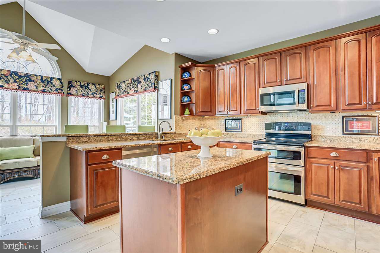COLONIAL MEADOWS - Residential