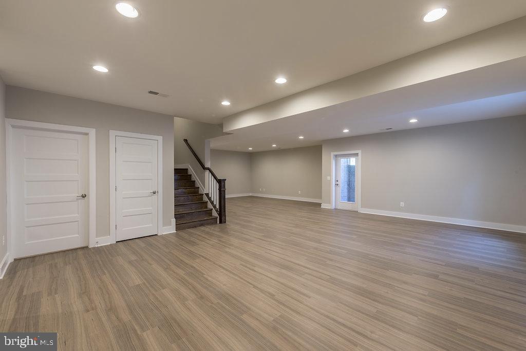 WEST VIENNA WOODS - Residential