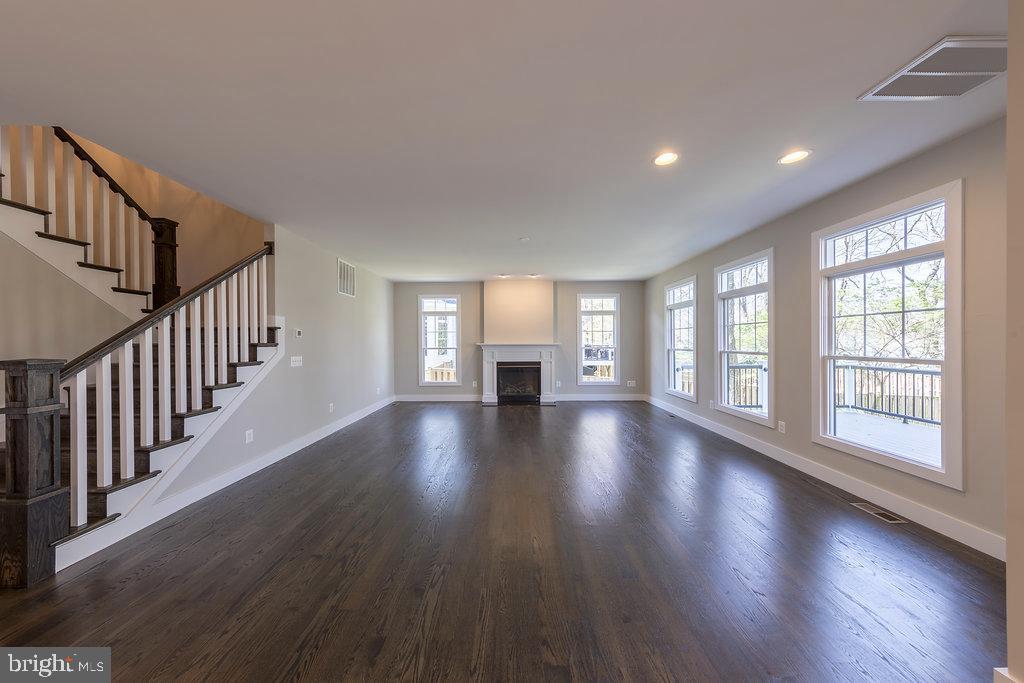 WEST VIENNA WOODS - Residential