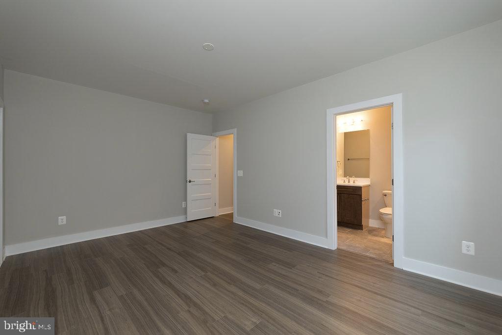 WEST VIENNA WOODS - Residential