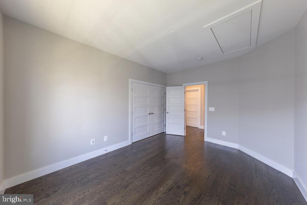 WEST VIENNA WOODS - Residential