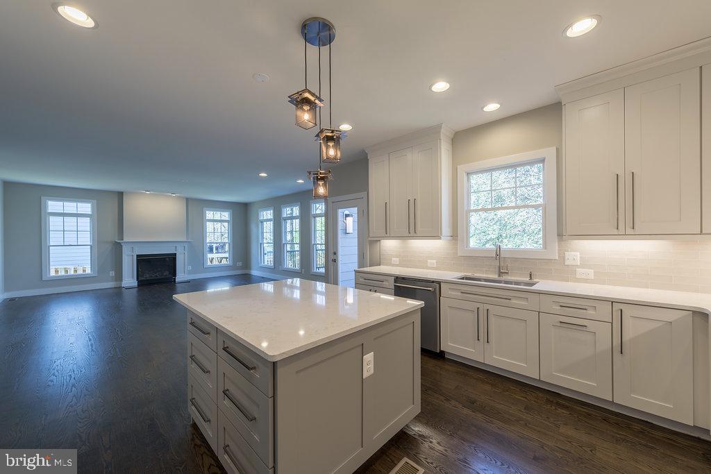 WEST VIENNA WOODS - Residential