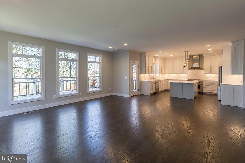 WEST VIENNA WOODS - Residential